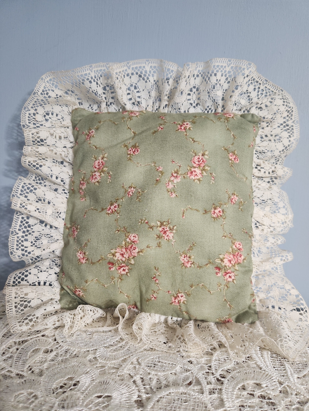 Shabby Chic Green Floral Roses Lace Ruffled Square Throw Pillow Vtg Cottagecore - Picture 5 of 6